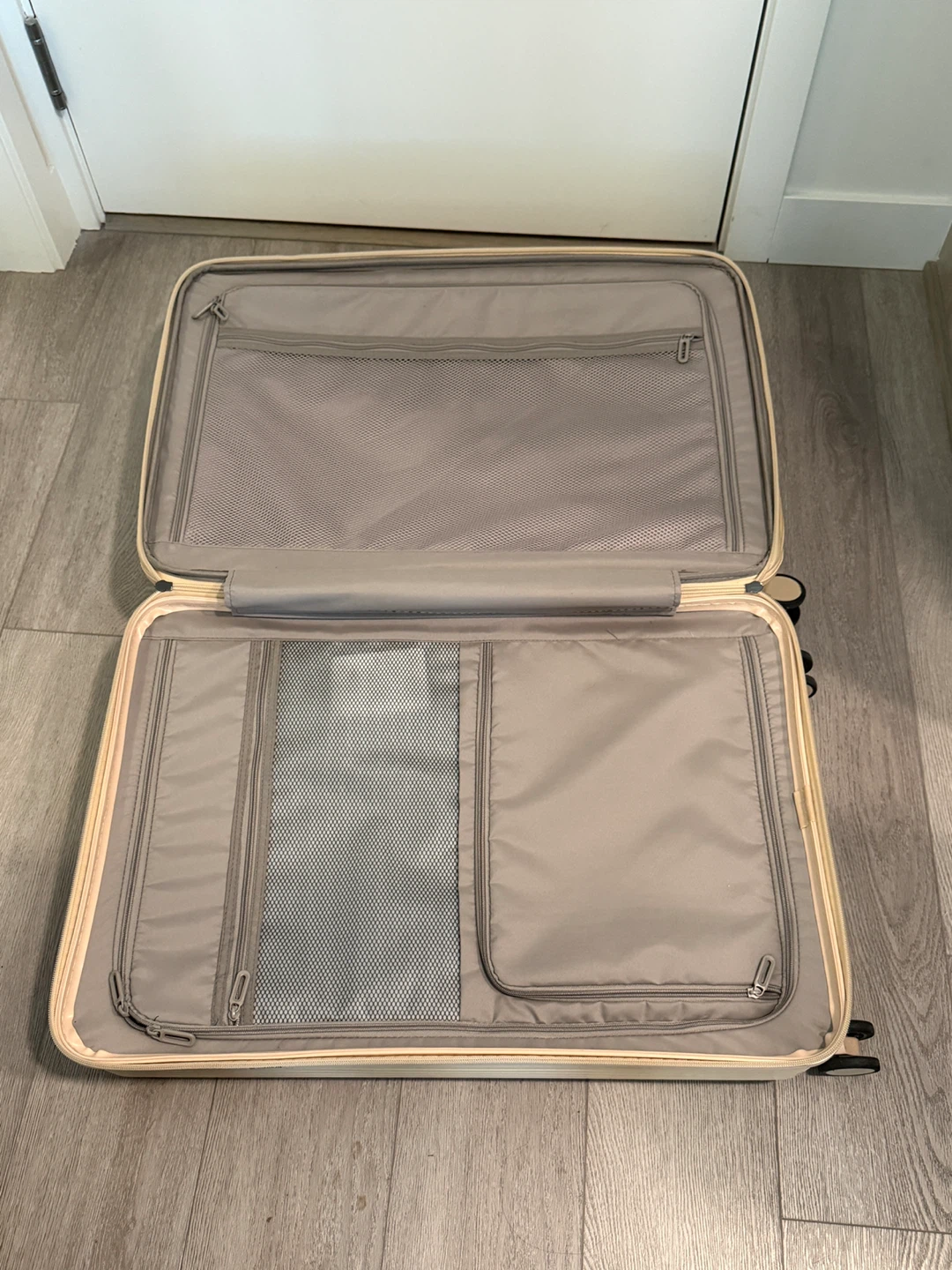 28 Cream Hardshell Spinner Suitcase - photo 4