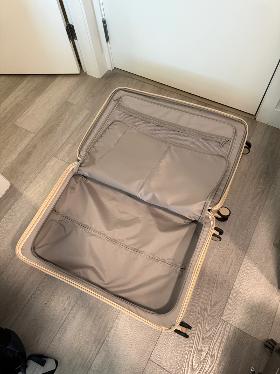 28 Cream Hardshell Spinner Suitcase - photo 5