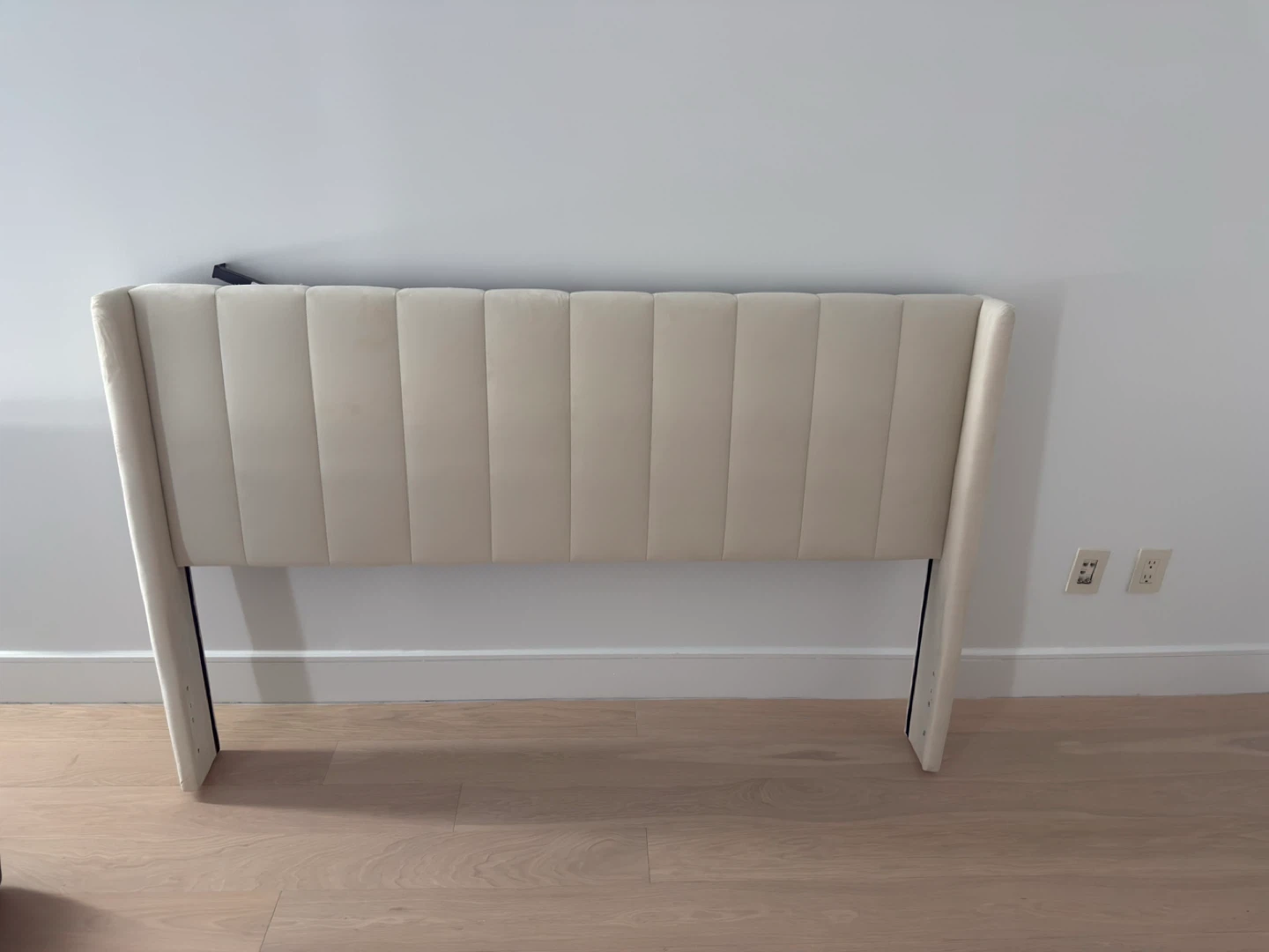 Queen Size Upholstered Bed Frame with Storage - Beige - photo 4