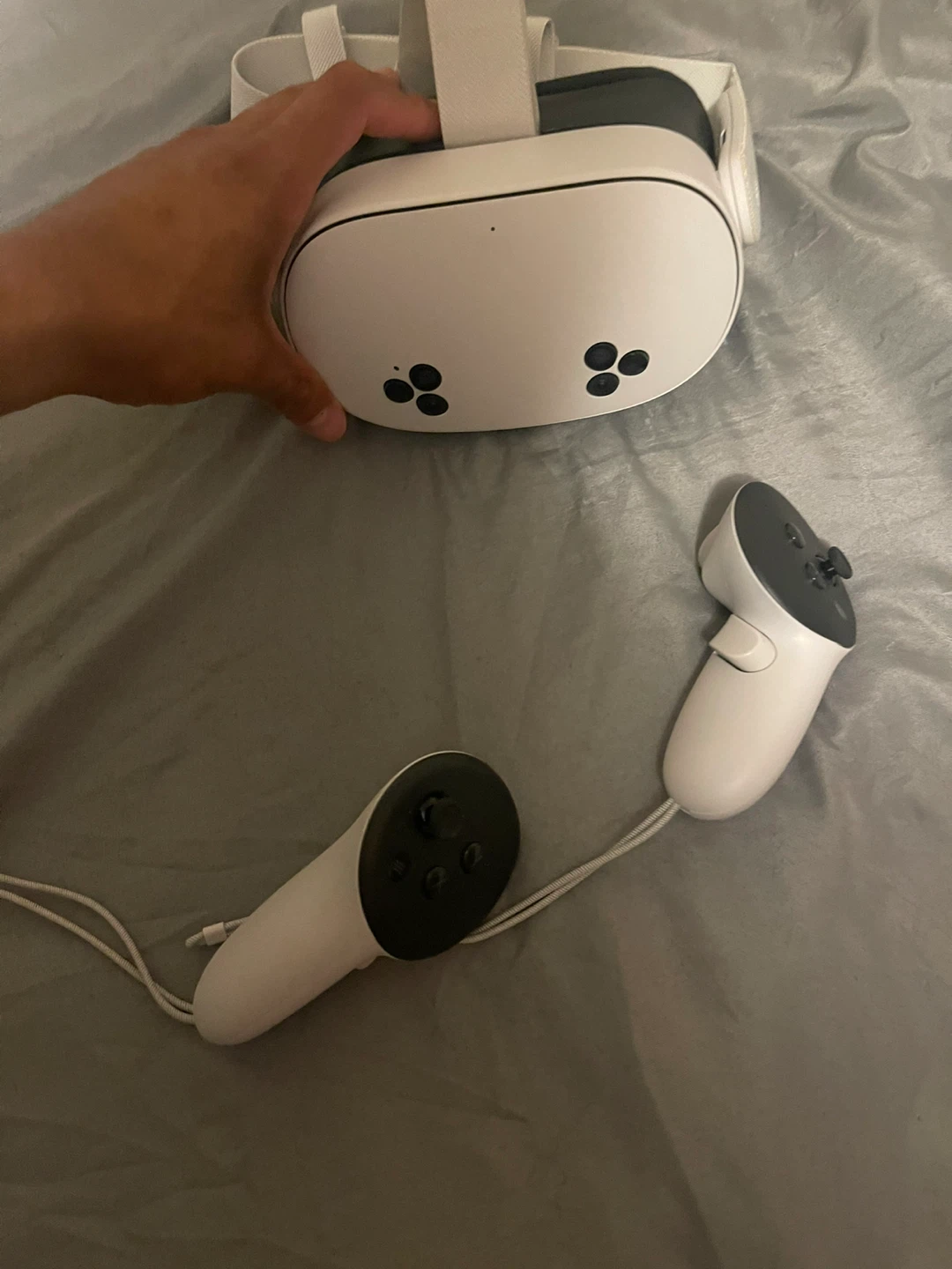 Oculus Quest 3s VR Headset with Controllers - photo 2