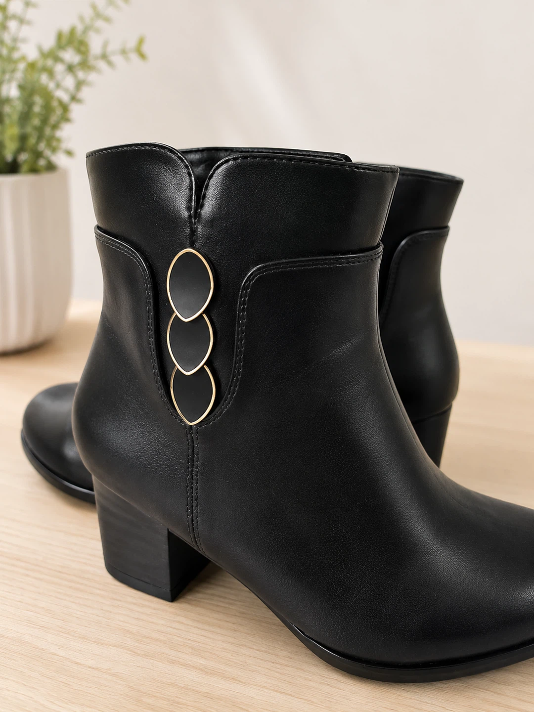 ✨ Women’s Black Ankle Boots – Size 39 | Like New ✨ - photo 2