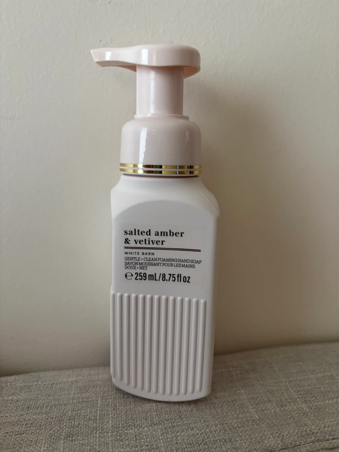 White Barn Foaming Hand Soap - Salted Amber & Vertiver ⚽️
