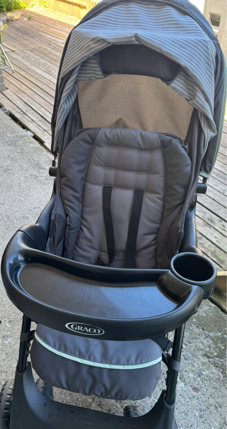 Graco Stroller with Tray and Cup Holders only 8 months used