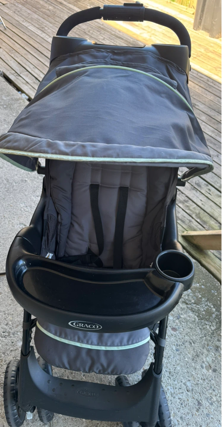 Graco Stroller with Tray and Cup Holders only 8 months used - photo 2