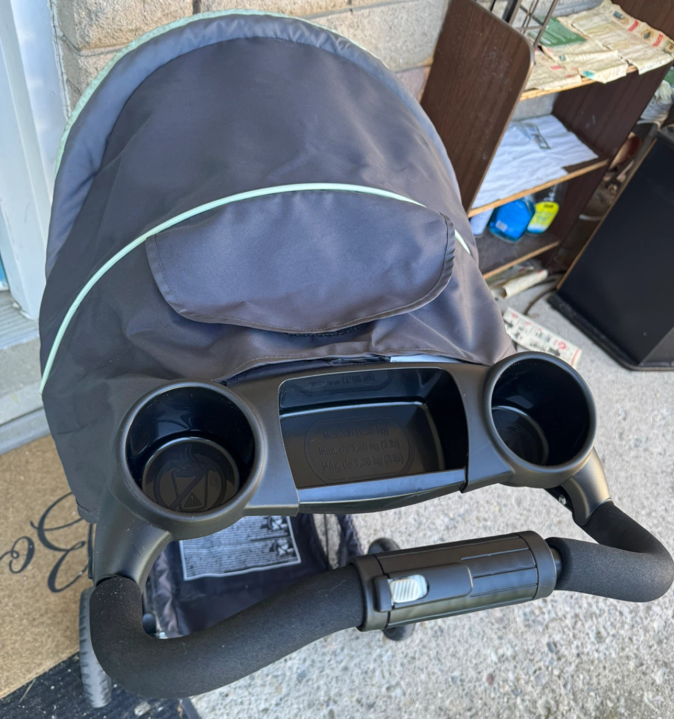Graco Stroller with Tray and Cup Holders only 8 months used - photo 3