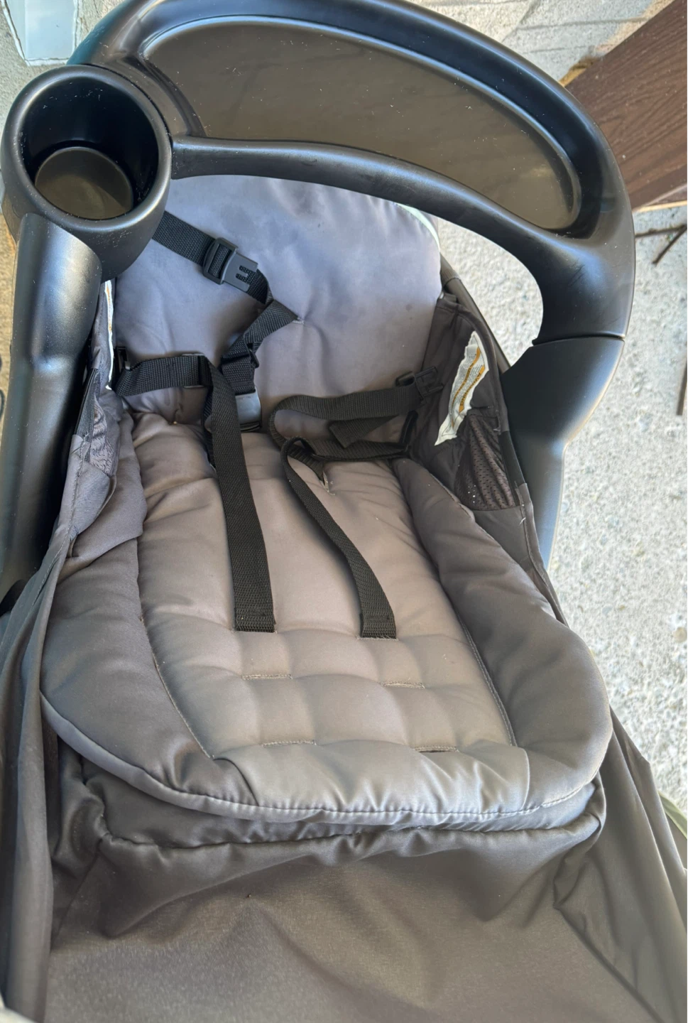 Graco Stroller with Tray and Cup Holders only 8 months used - photo 5
