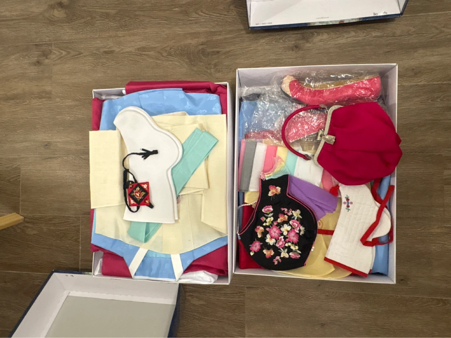 Custom-Made Korean Hanbok Set for Sale – Family of 3 - photo 4