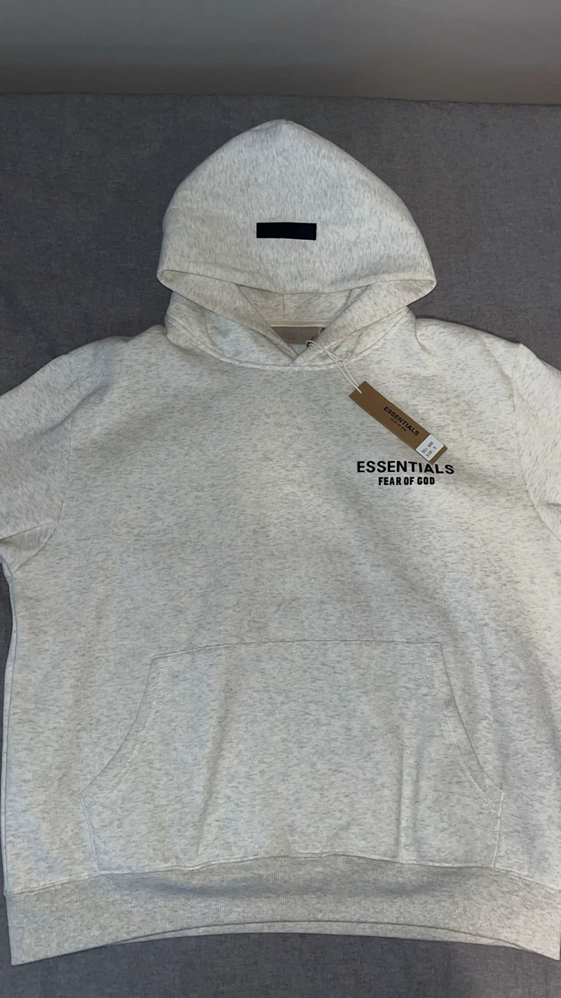 ESSENTIAL HOODIE