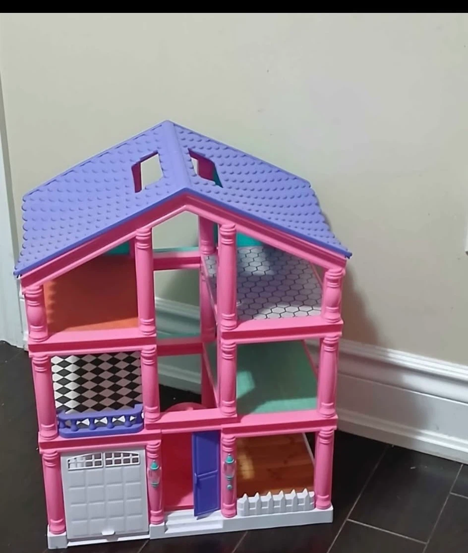 Plastic Dollhouse - photo 2