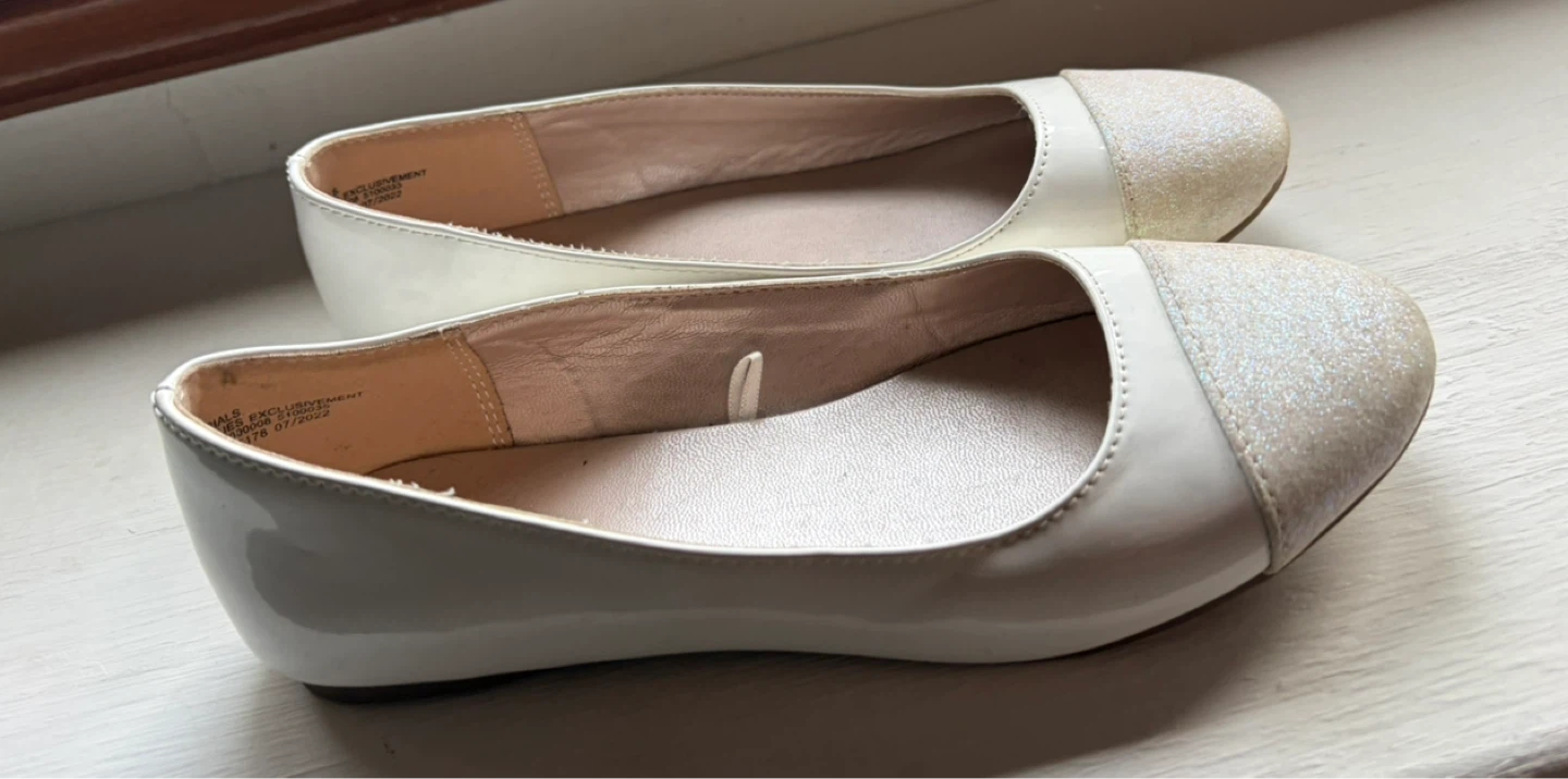 The Children's Place White Glitter Cap Toe Flats Size 1 - photo 3