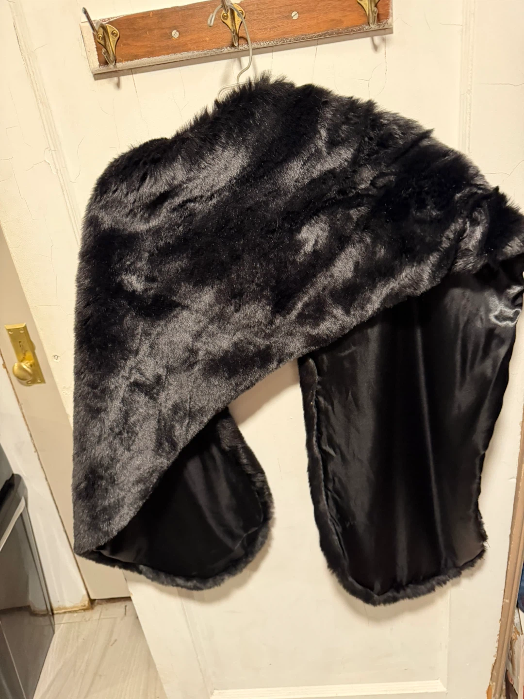 Black Faux Fur shawl - photo 3
