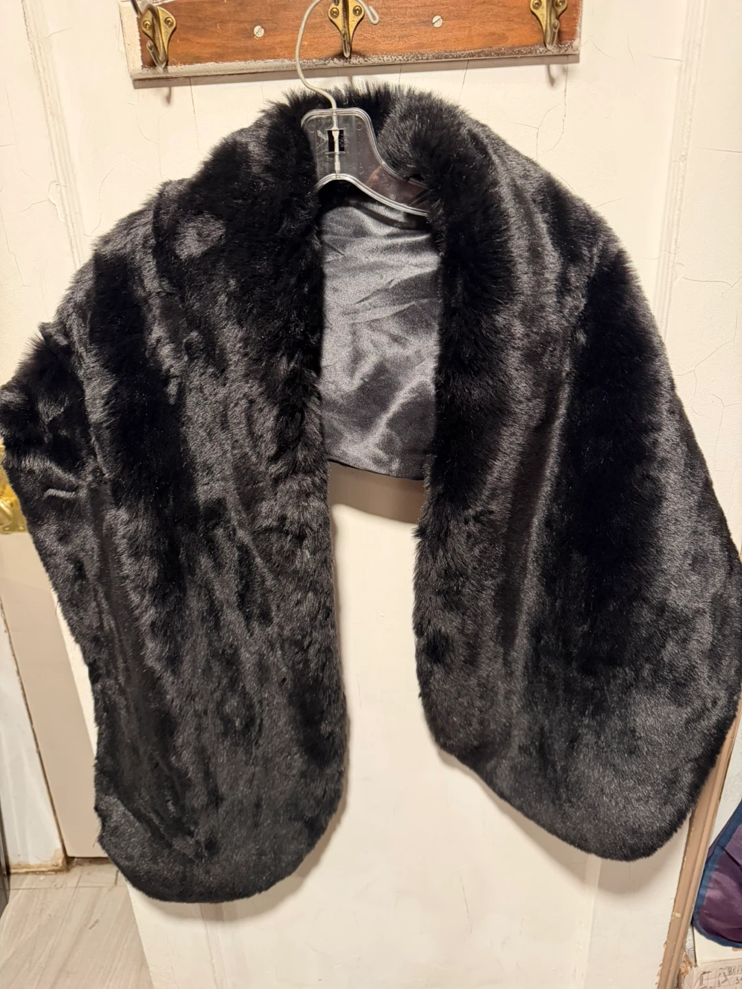 Black Faux Fur shawl - photo 2
