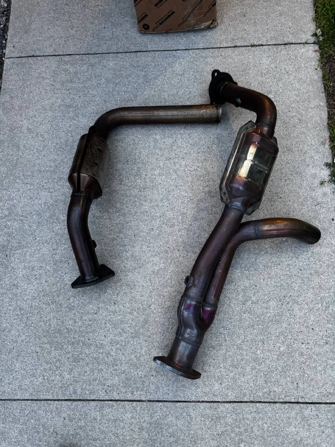 MagnaFlow 51097 Catalytic Converter Assembly for Silve