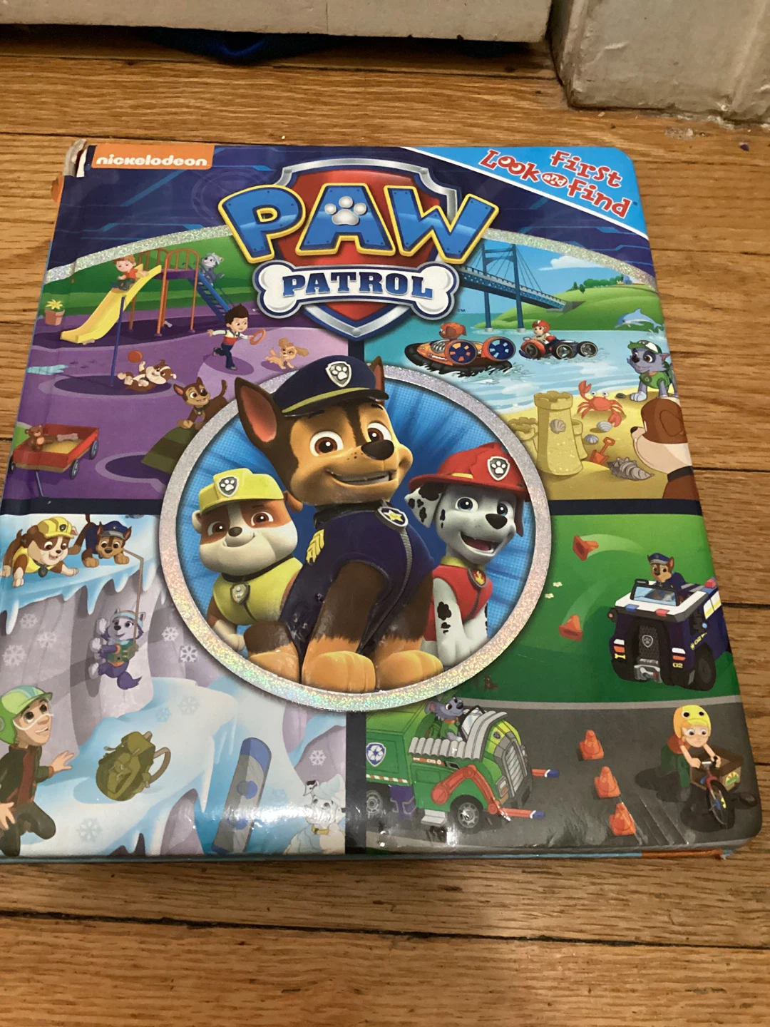 ⚽️ Paw Patrol First Look and Find Book