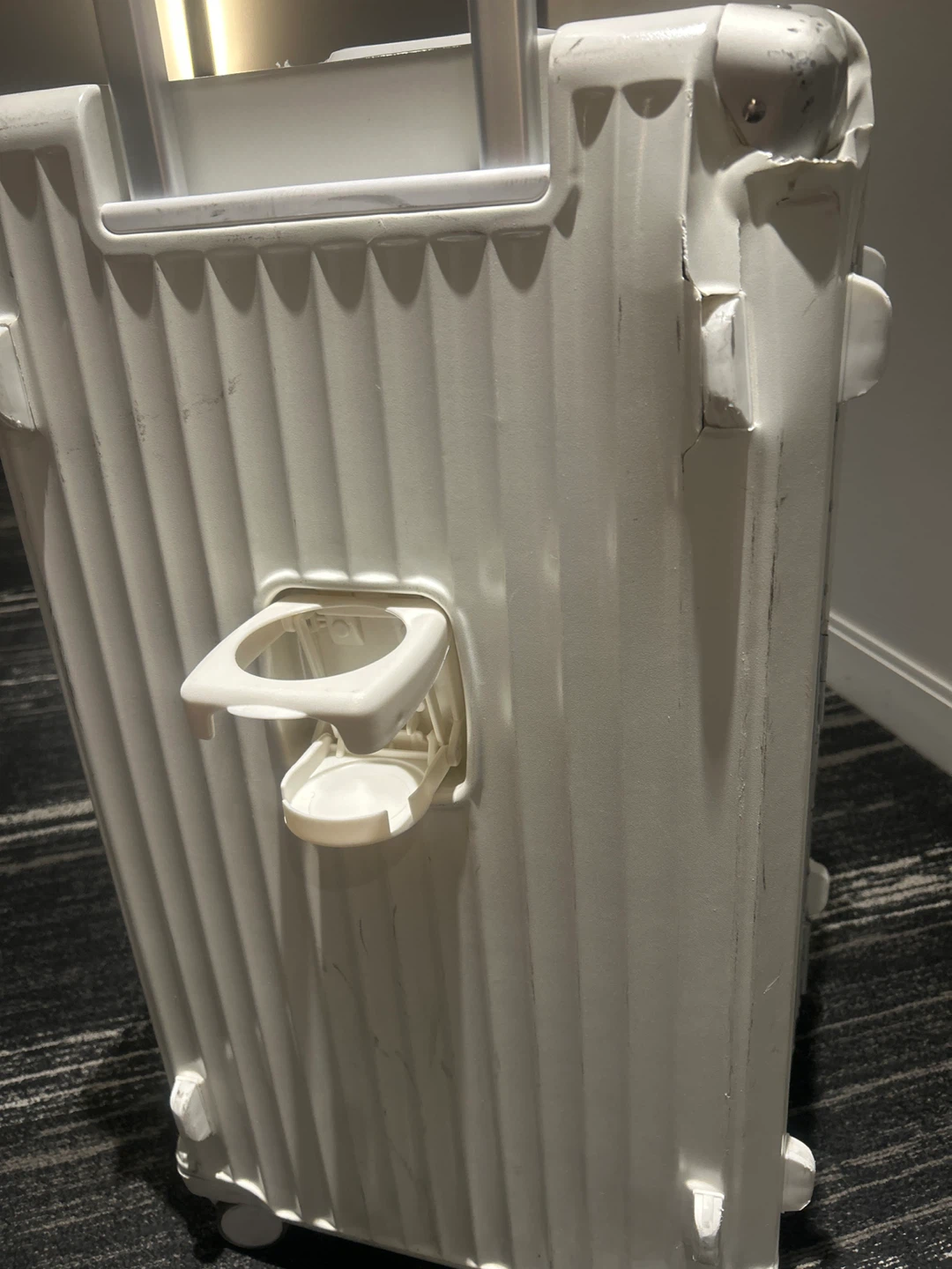 White 30-inch Hardside Spinner Luggage - photo 2