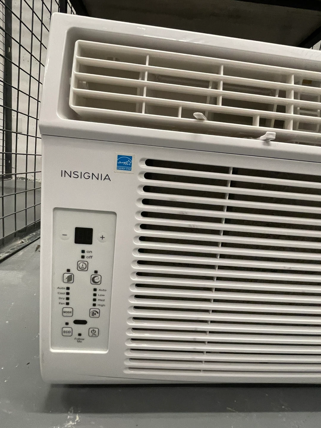 Insignia Window Air Conditioner - 12000 BTU - photo 2
