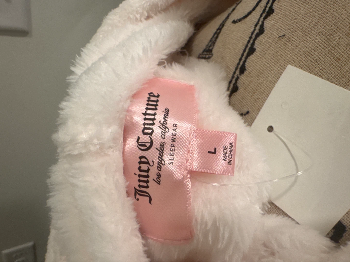 Juicy Couture plush hoody with draw strings New with tag. - photo 5