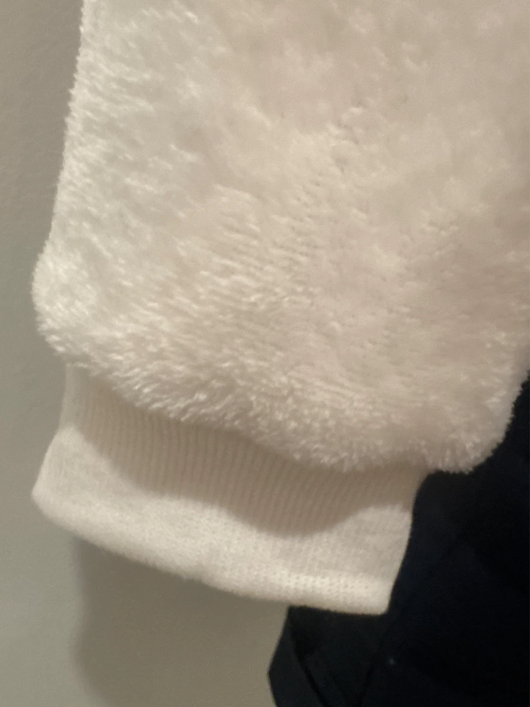 Juicy Couture plush hoody with draw strings New with tag. - photo 2
