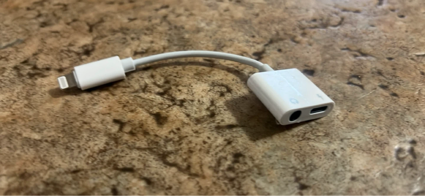 Apple Lightning to 3.5 mm Headphone Jack Adapter