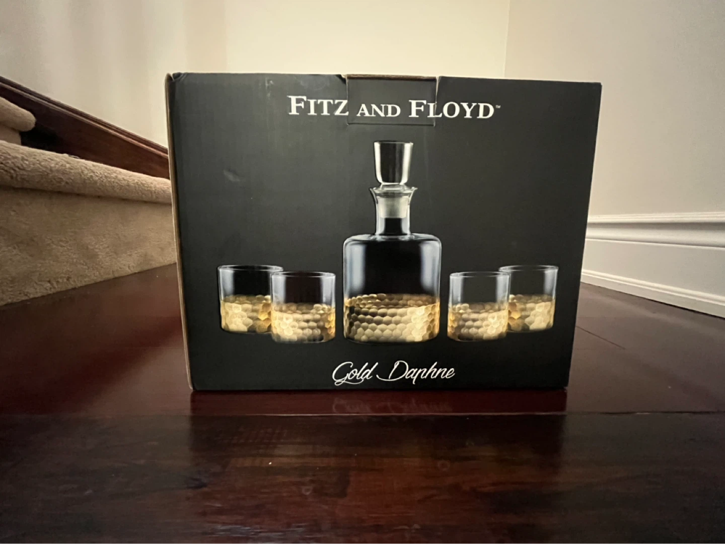Fitz and Floyd Gold Daphne 5 Piece Whiskey Set