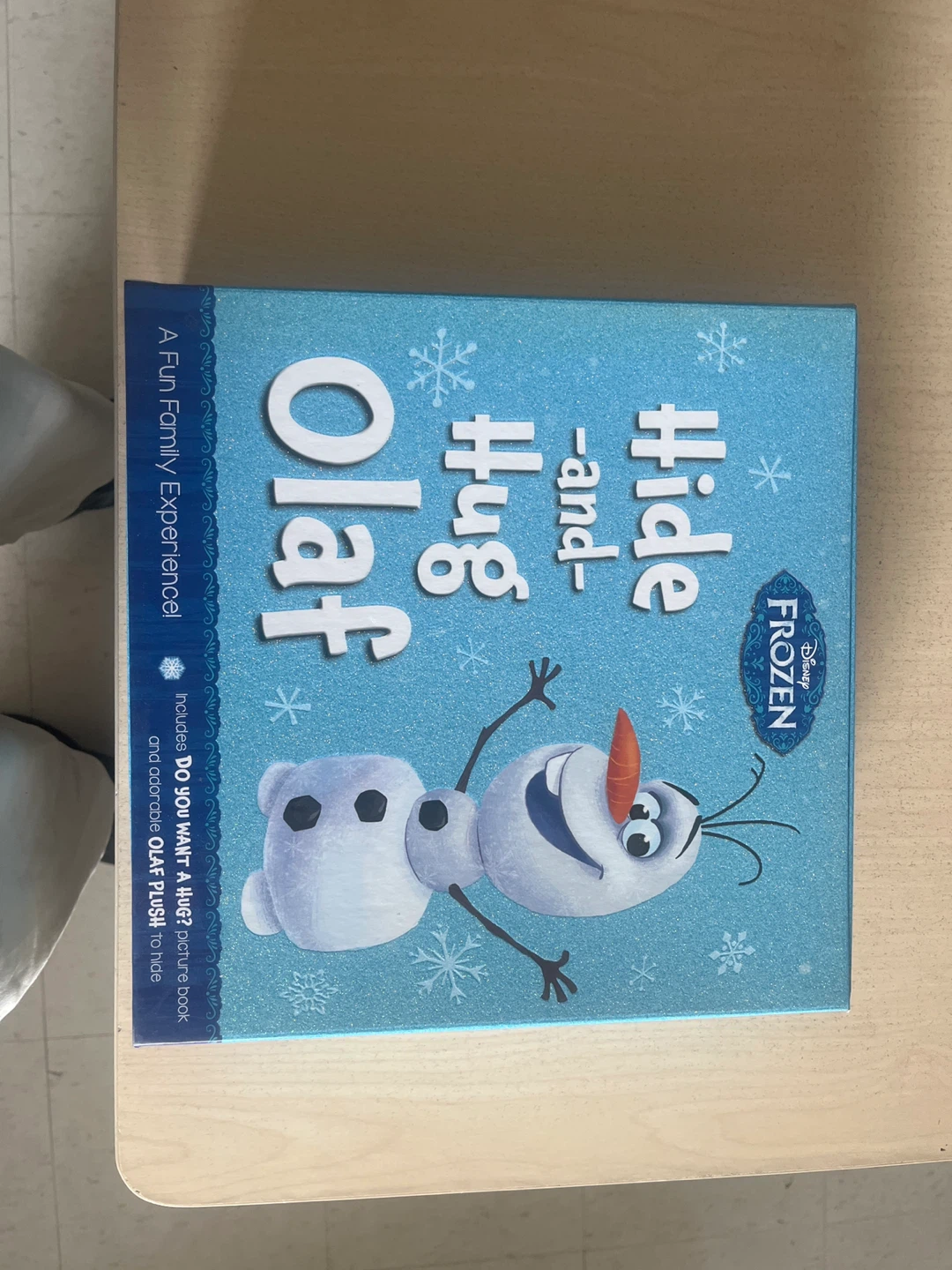 Disney Frozen Olaf Hide-and-Hug Activity Box