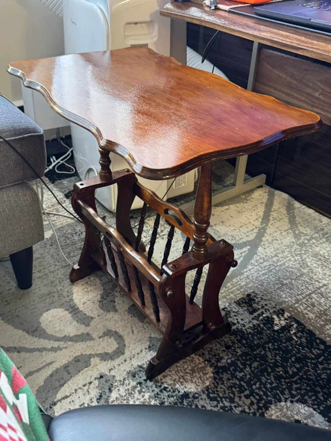 Wooden End Table with Magazine Rack
