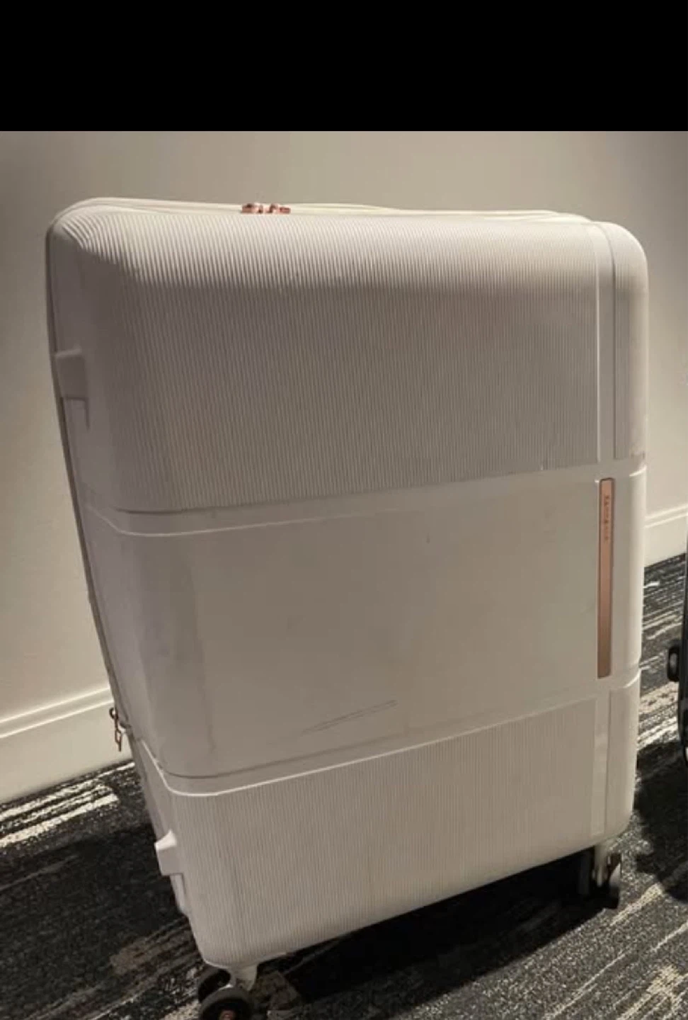 Retails $400, large 30" Samsonite Exp Luggage - photo 2