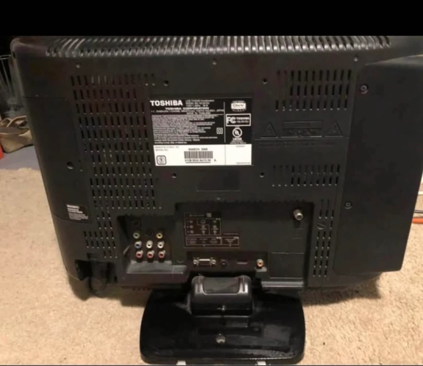 Toshiba 20" Flat Screen TV with Remote - photo 2