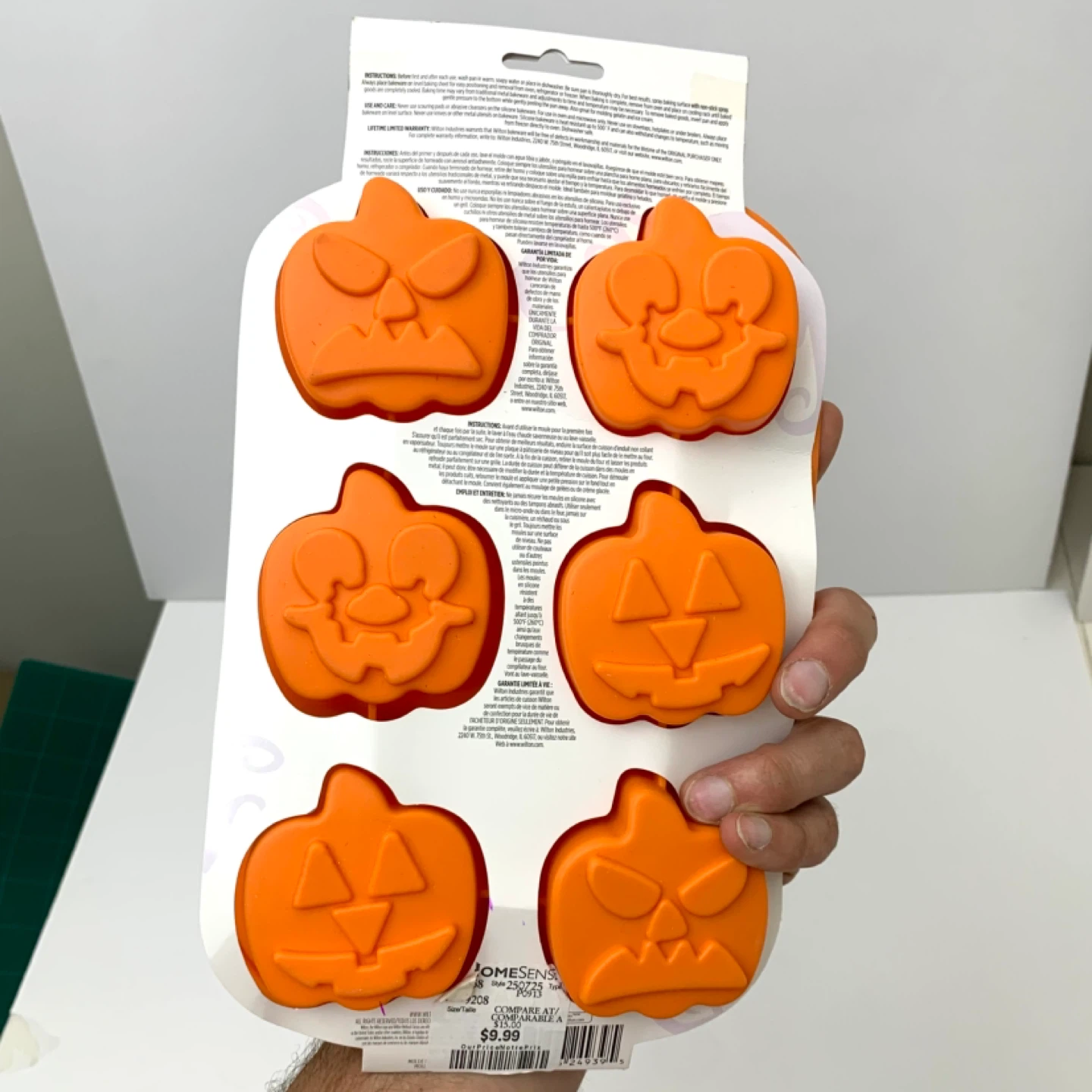 Pumpkin Treat Pan Silicone Baking Mold Halloween Bakeware Wilton - photo 3