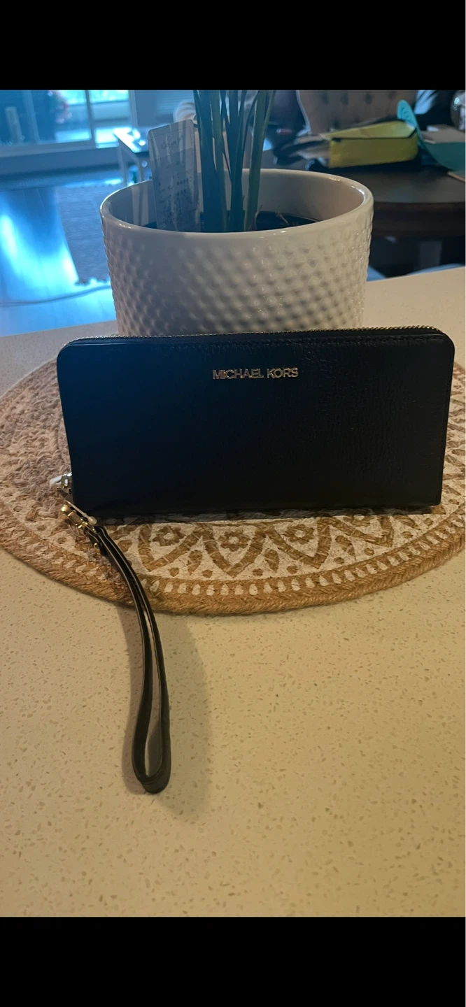 MK black wallet 🌸
