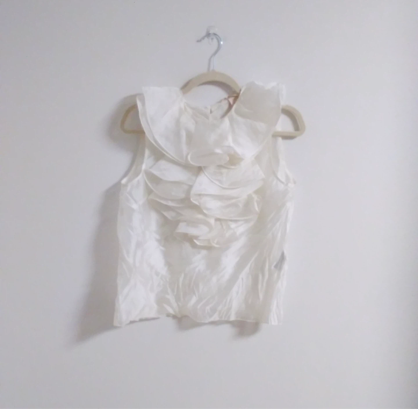 H&M White Ruffle Neck Sleeveless Top ⚽ - photo 2