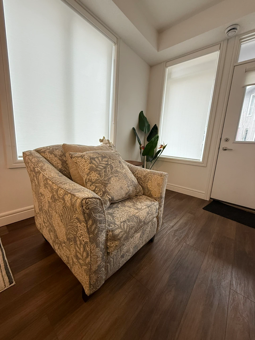 Accent Chair with Floral Pattern - photo 5