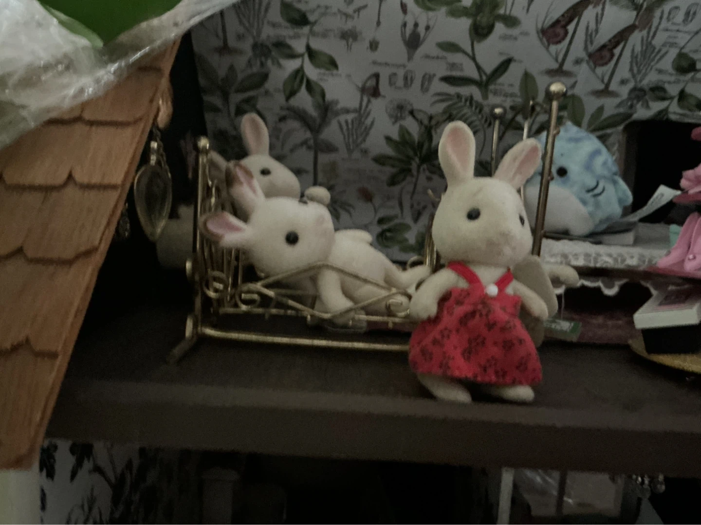 Calico Critters Rabbit Family with Bed ⚽