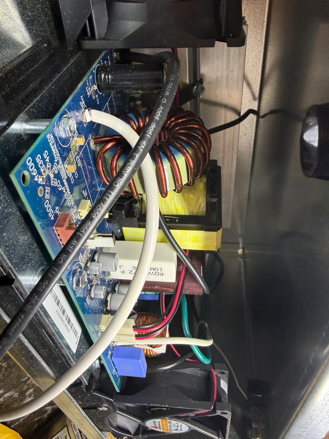 Progressive Dynamics 4600 Series RV Converter/Charger - photo 3