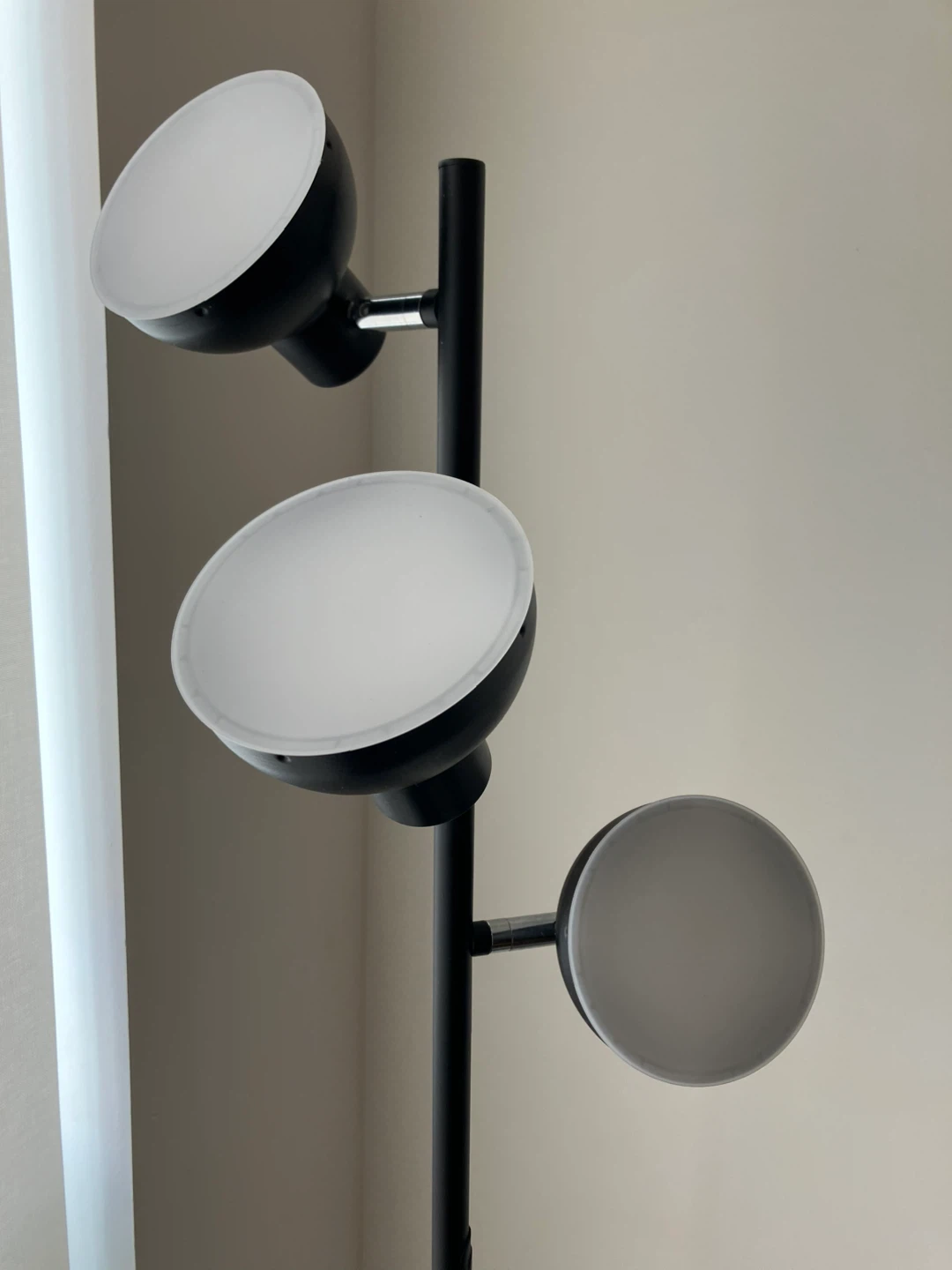 Black Floor Lamp with 3 Adjustable Spotlights - photo 4