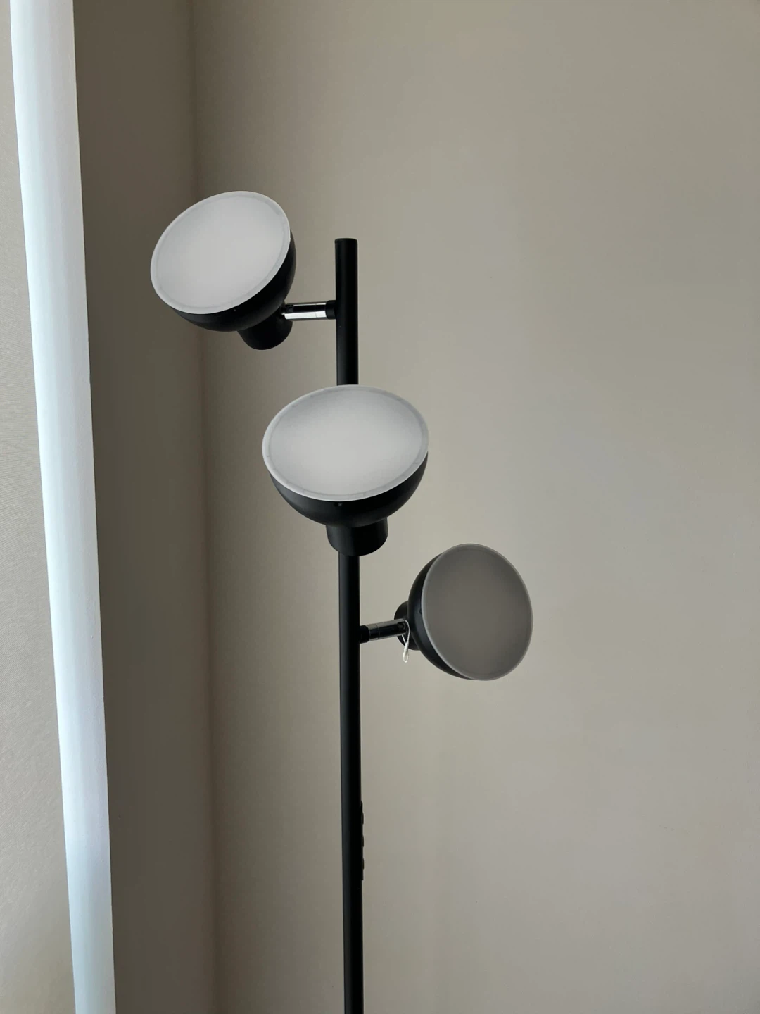 Black Floor Lamp with 3 Adjustable Spotlights - photo 2