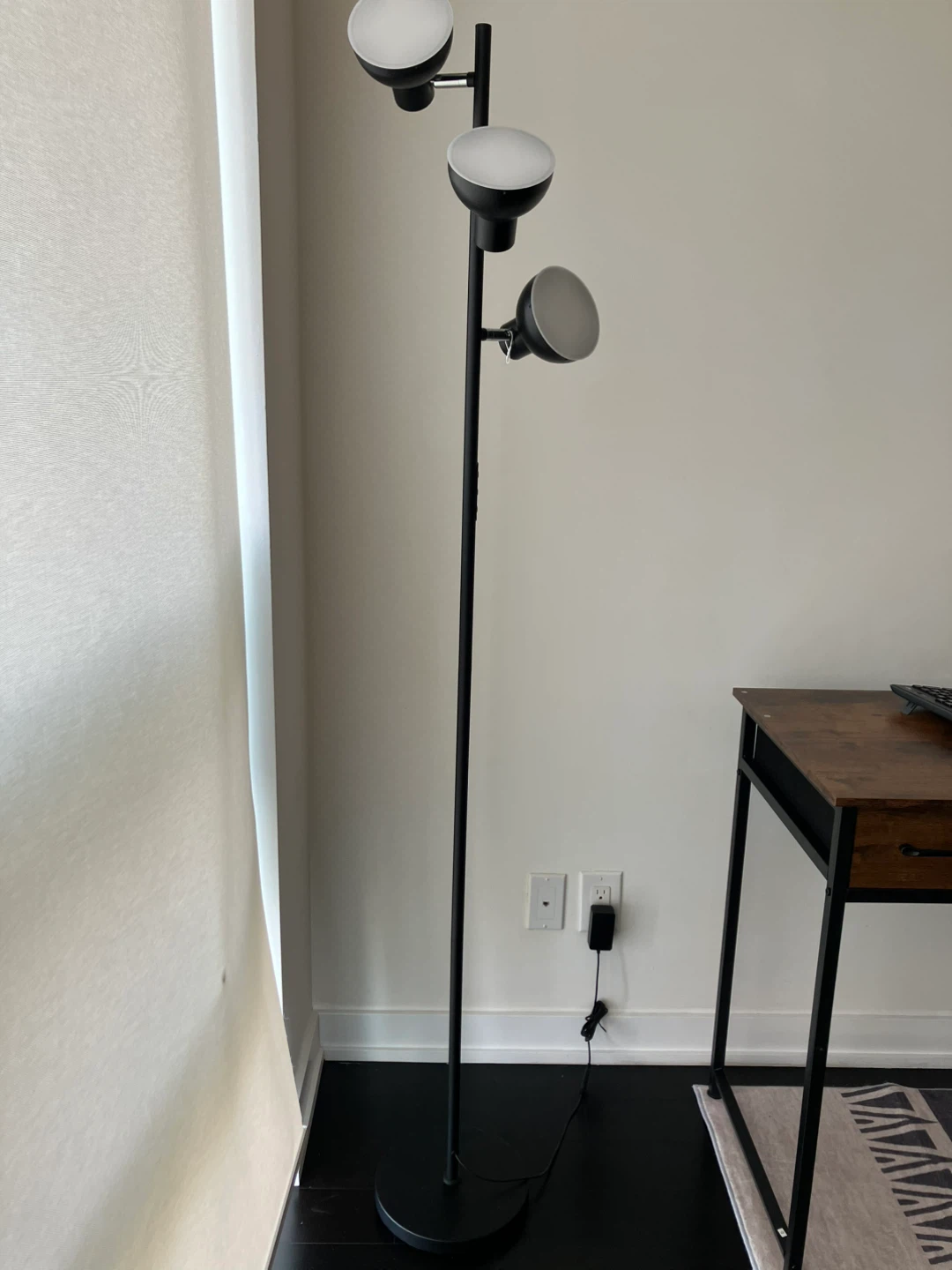 Black Floor Lamp with 3 Adjustable Spotlights - photo 3