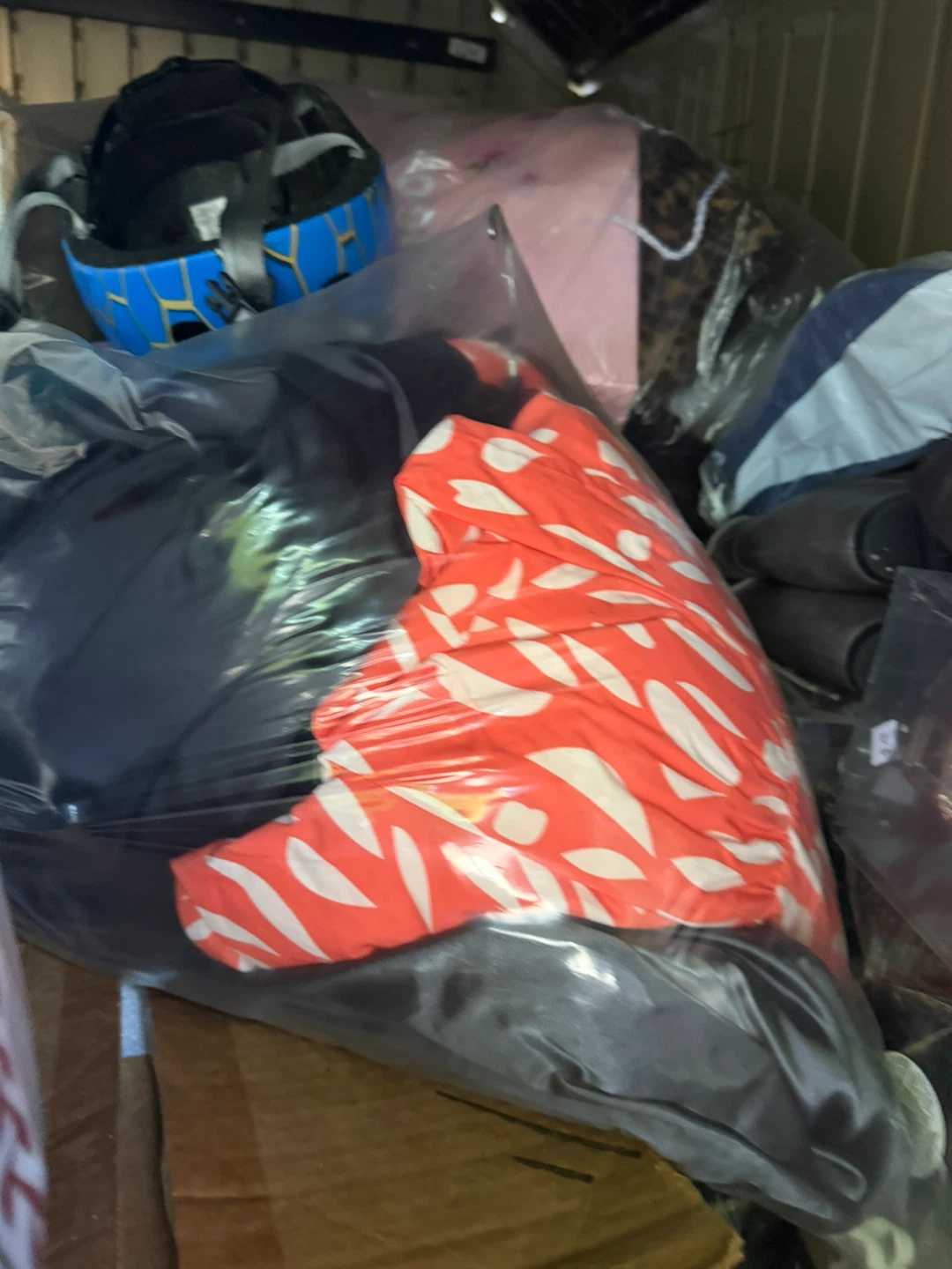 More than 1,000 pieces items in bulk - photo 5