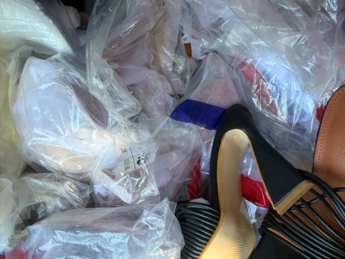 More than 1,000 pieces items in bulk - photo 4
