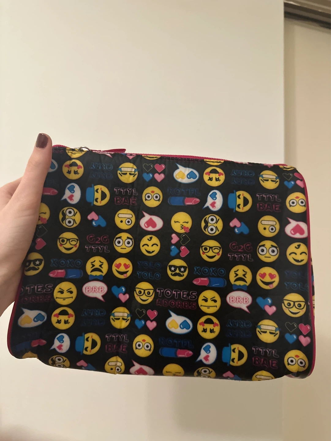 Pouch with emojis