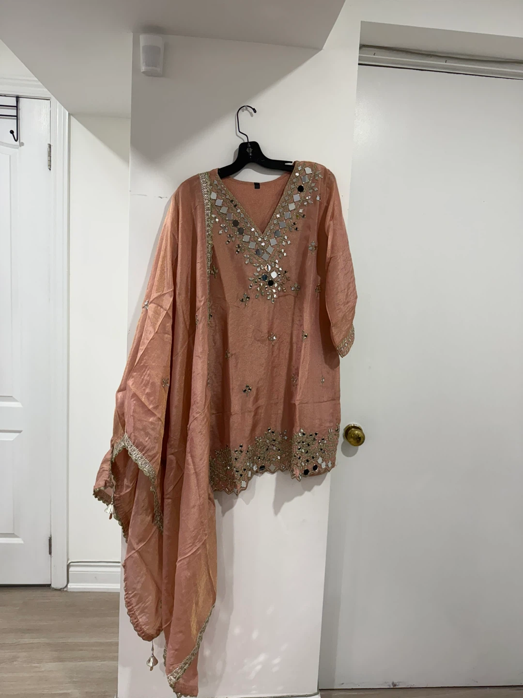 Women's Peach Kurta Set with Mirror Work - photo 3