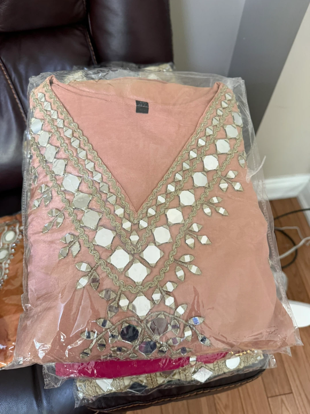 Women's Peach Kurta Set with Mirror Work - photo 2