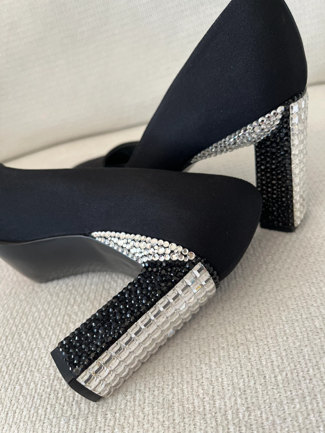 Stuart Weitzman Black Embellished Heels Size 8.5 - photo 2