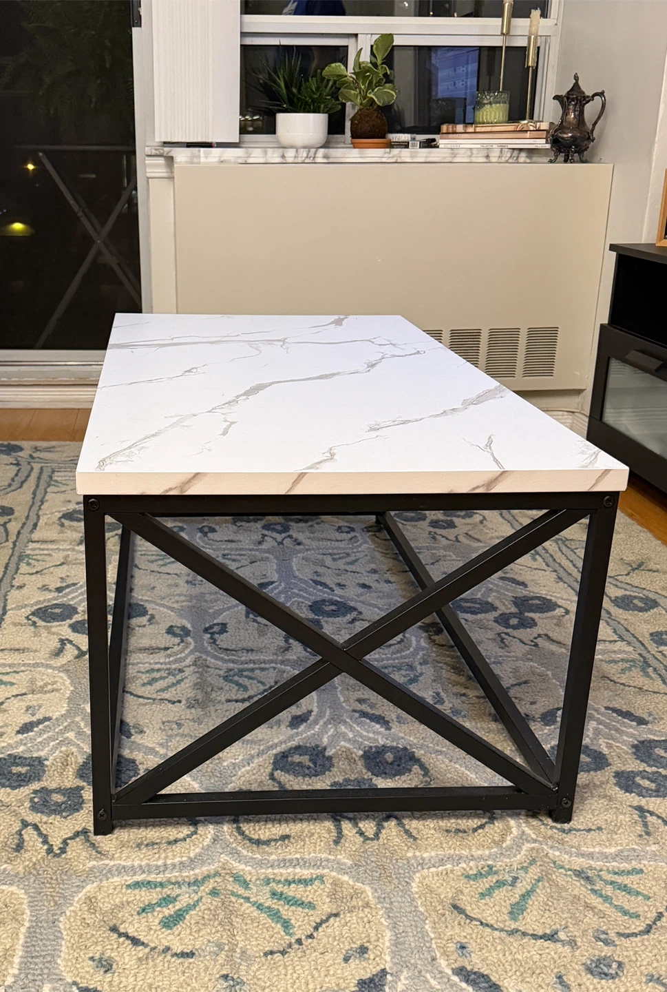 Modern Coffee Table – Stylish & Great Condition - photo 2