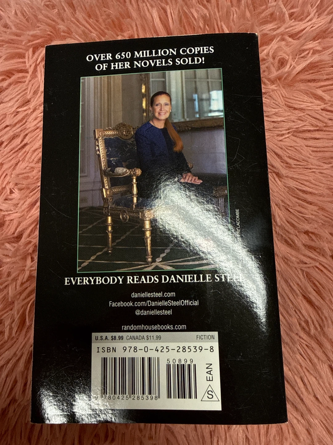 (⚽) Danielle Steel "Property of a Noblewoman" - photo 2