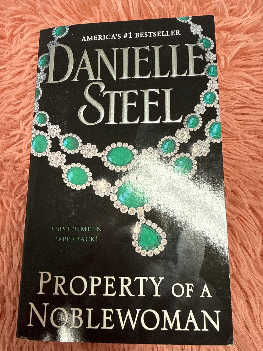 (⚽) Danielle Steel "Property of a Noblewoman"