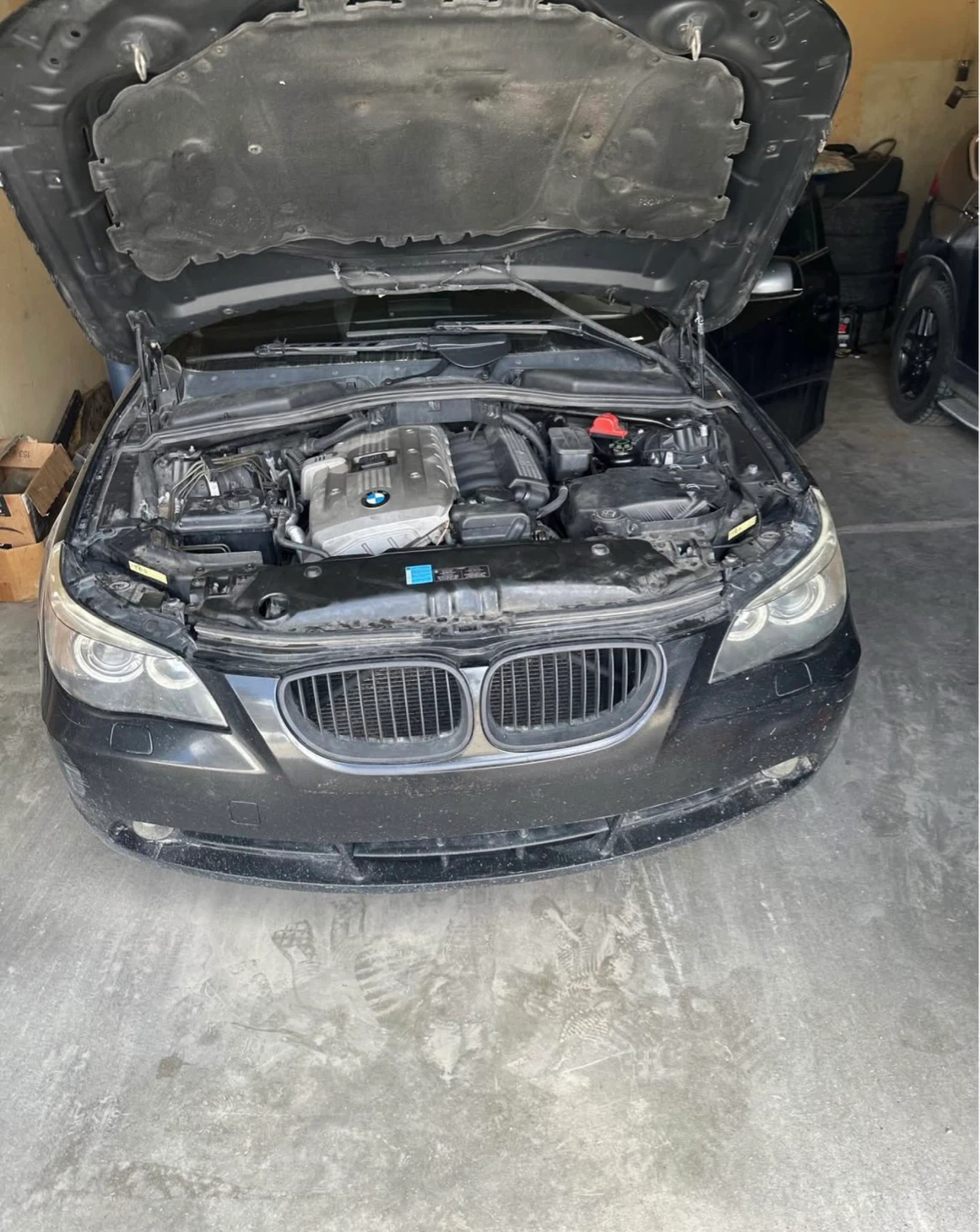 Black BMW 525i Sedan