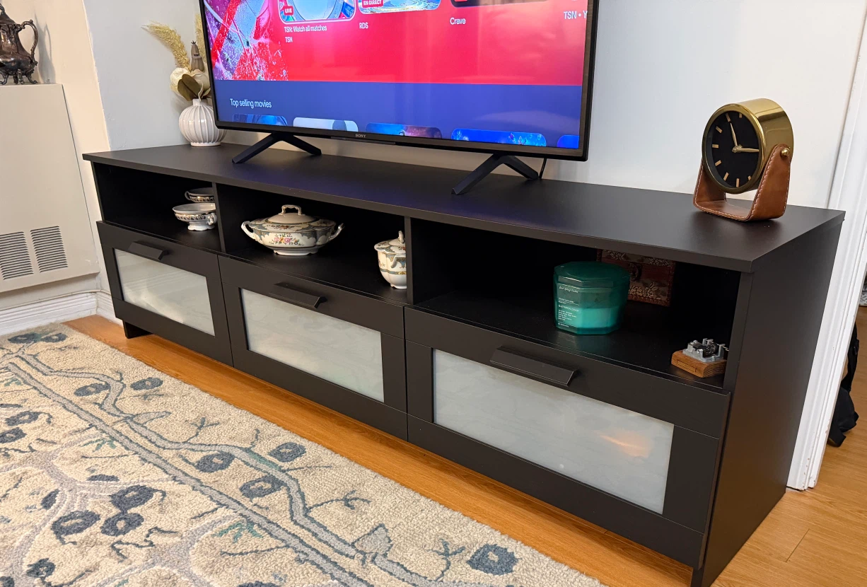 IKEA TV Stand – Modern Design – Excellent Condition - photo 2