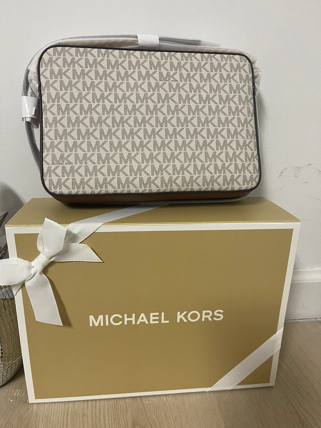 Michael Kors Jet Set Item LG Crossbody Vanilla - photo 2