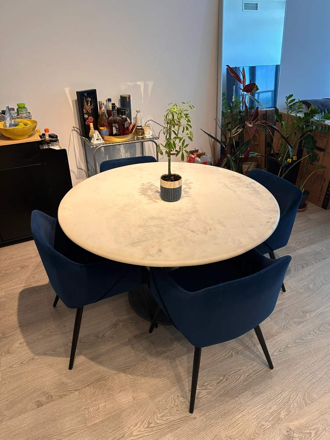 Round Real Marble Top Dining Table with 4 Blue Chairs